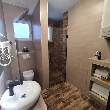 Mak - Free Parking - Balcony Apartment