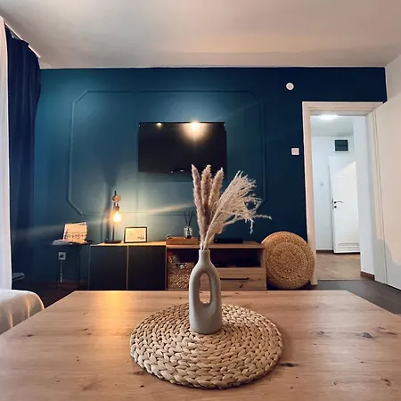 Mak - Free Parking - Balcony Apartment