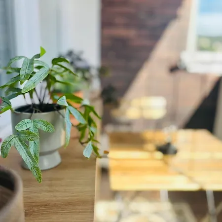 Mak - Free Parking - Balcony Apartment *