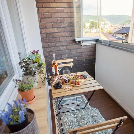 Mak - Free Parking - Balcony Apartment