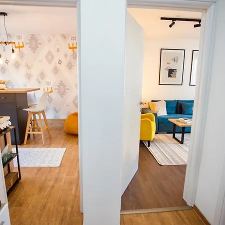 Mak - Free Parking - Balcony Apartment