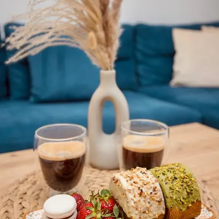 Mak - Free Parking - Balcony Apartment *